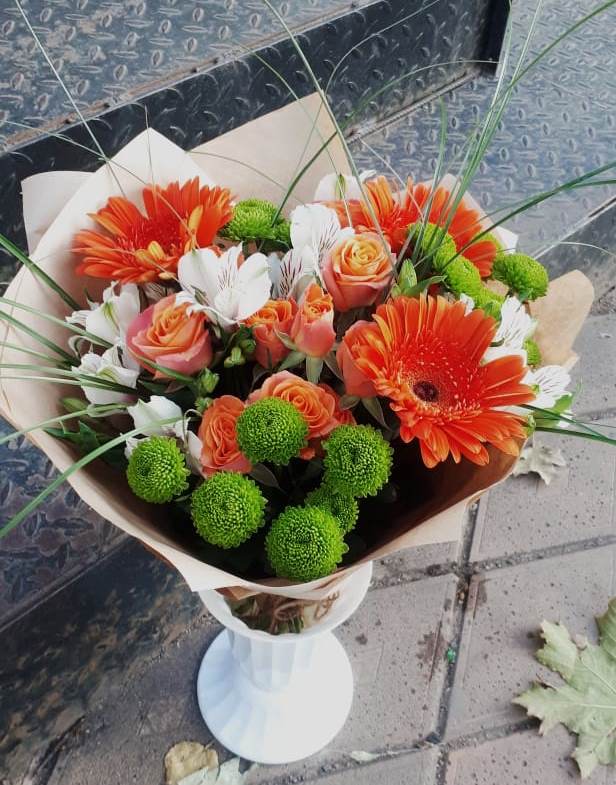 Букет цветов из: Герберы, Хризантемы, Альстромерии и Розы в Корпуса