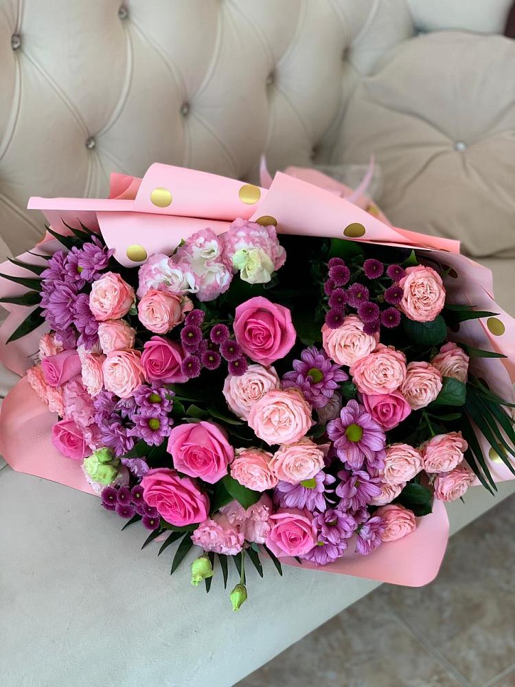 Букет цветов из: Хризантемы, Розы и Лизиантусы в Корпуса