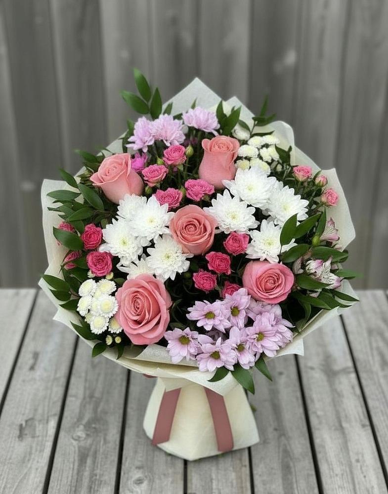Букет цветов из: Альстромерии, Гвоздики, Розы и Хризантемы в Корпуса