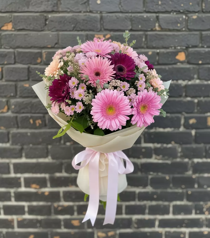 Букет цветов из: Герберы и Хризантемы в Корпуса