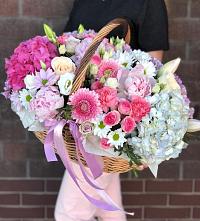 Композиция солнечный день в Корпуса Цветочная композиция из Розы, Хризантемы, Пионы и Лизиантусы в корзине в Корпуса