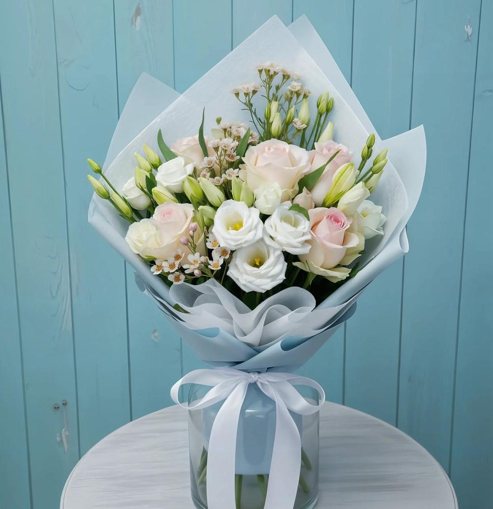 Букет цветов из: Розы и Лизиантусы в Корпуса