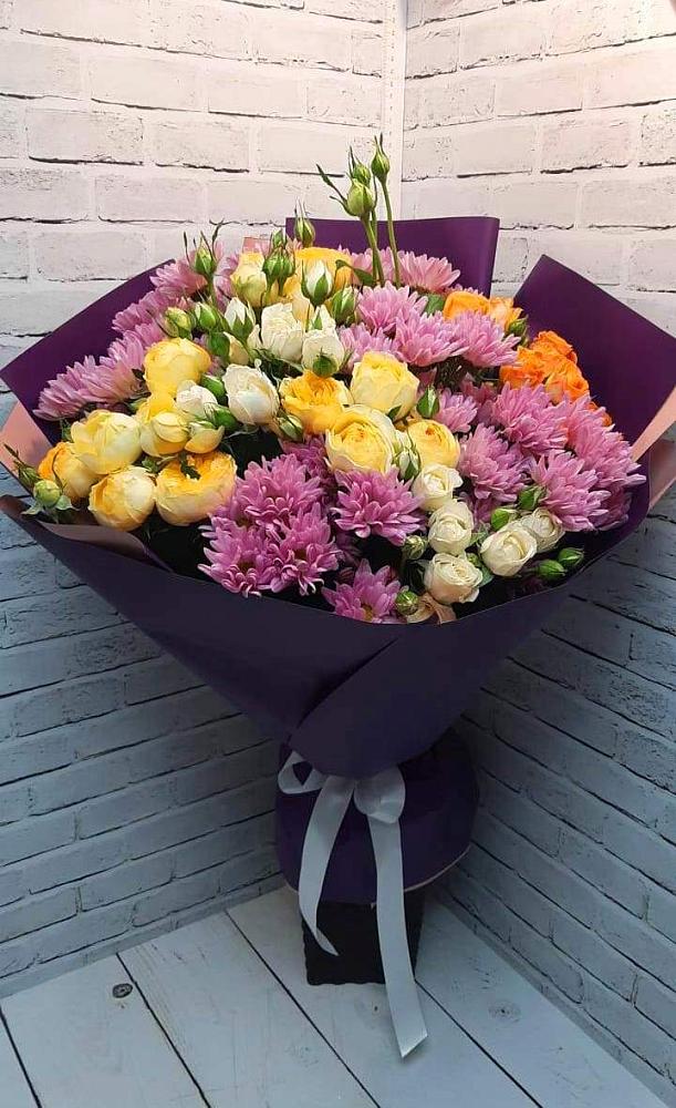 Букет цветов из: Хризантемы и Розы в Корпуса