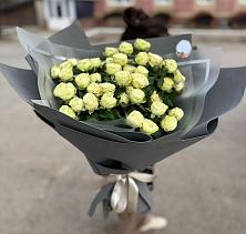 Букет Белые кустовые розы Солинеро в Корпуса
