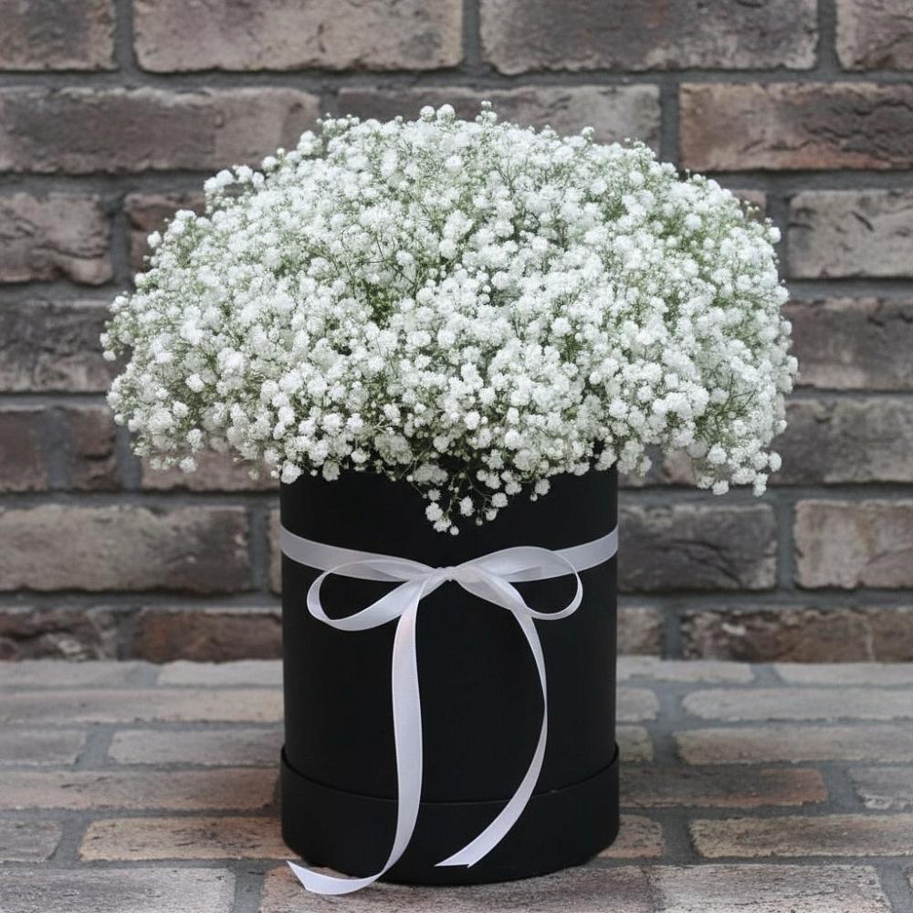 Цветочная композиция из Гипсофила в шляпной коробке в Корпуса