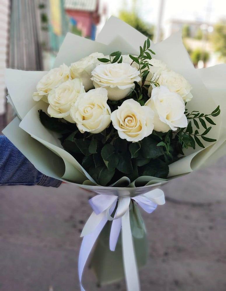 Букет Белые розы Проуд в Корпуса