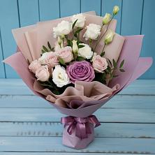 Букет цветов из:  Розы и Лизиантусы в Корпуса
