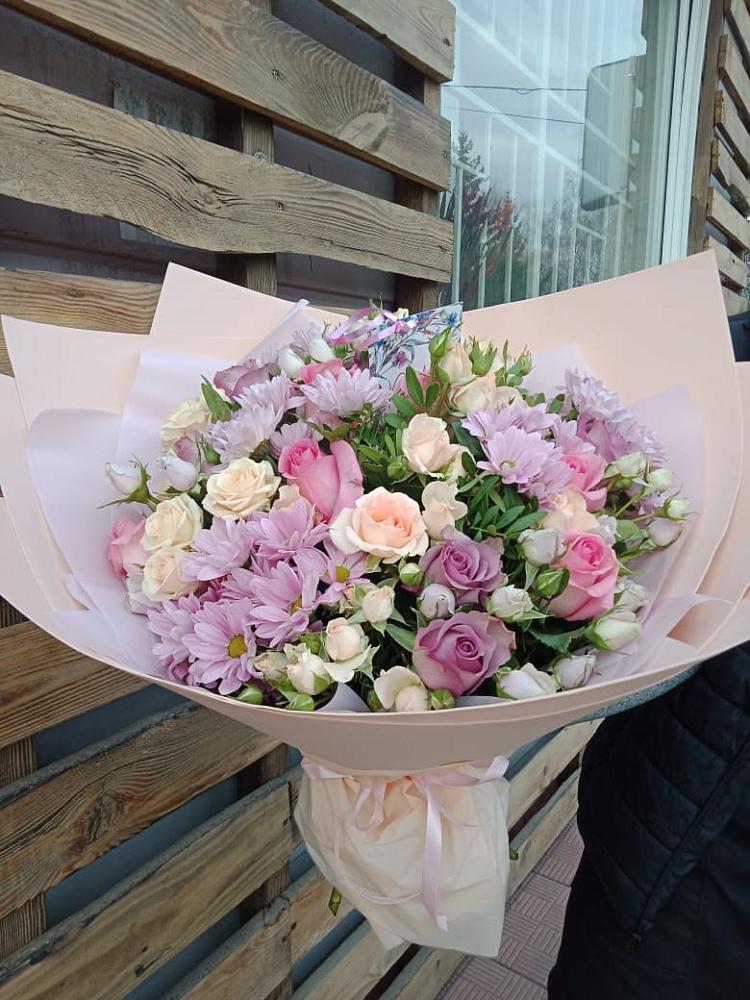 Букет цветов из: Розы и Хризантемы в Корпуса