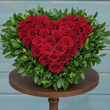 Цветочная композиция из Розы в виде сердца в Корпуса