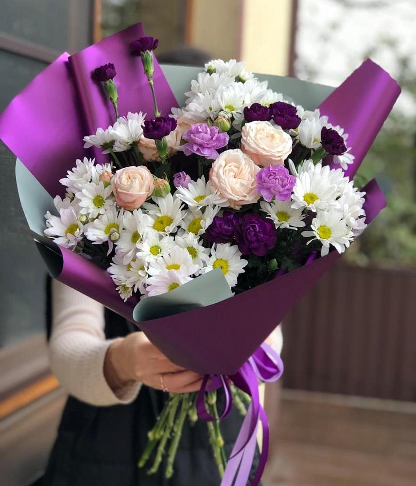 Букет цветов из: Хризантемы, Гвоздики и Розы в Корпуса