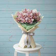 Букет цветов из:  Орхидеи и Розы в Корпуса