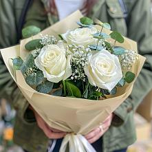 Букет цветов из:  Розы в Корпуса