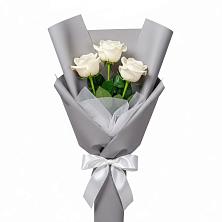 Букет 3 белые розы в Корпуса