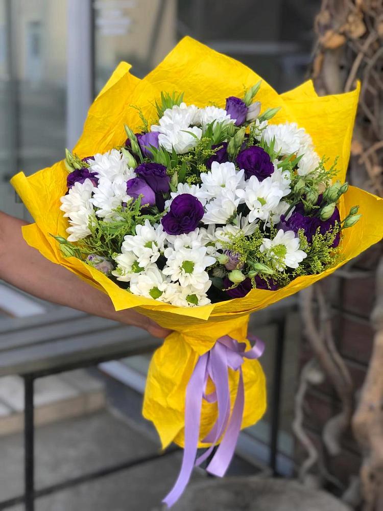 Букет цветов из: Ирисы, Хризантемы и Ромашки в Корпуса