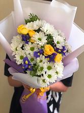 Букет цветов из:  Ирисы, Хризантемы и Розы #REPLACE_PRED# Корпуса