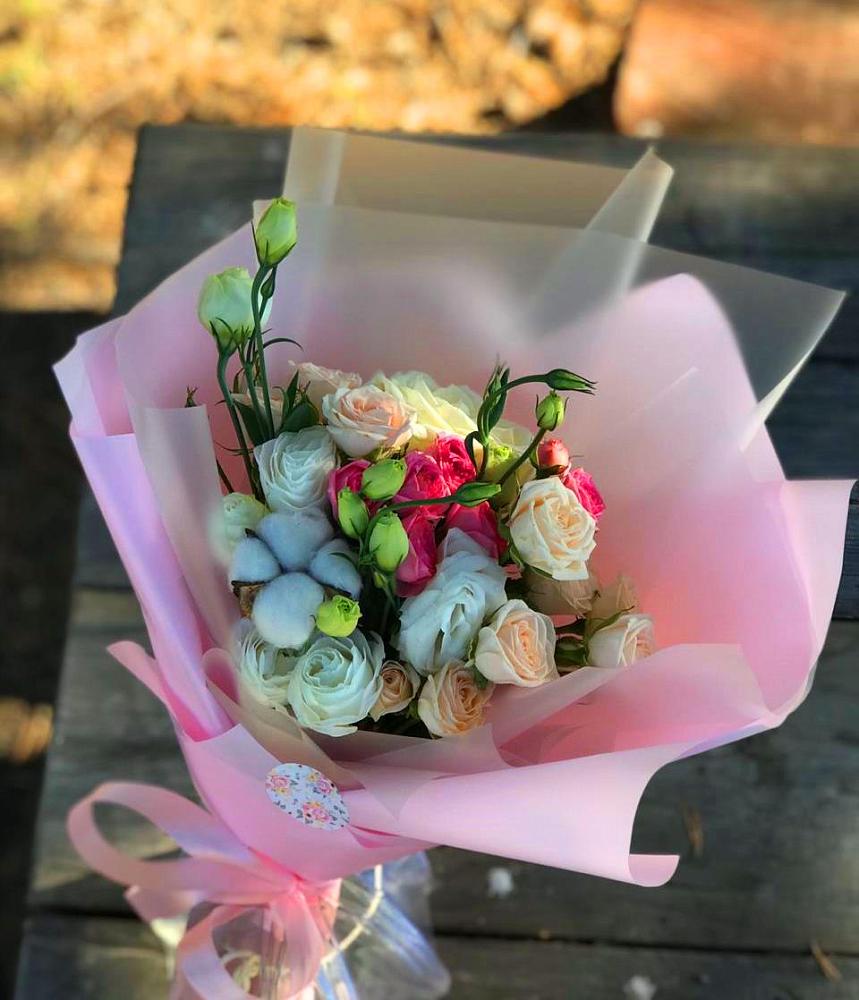 Букет цветов из: Розы и Лизиантусы в Корпуса