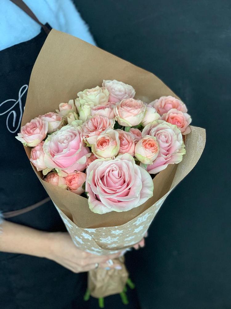 Букет цветов из: Хризантемы и Розы в Корпуса