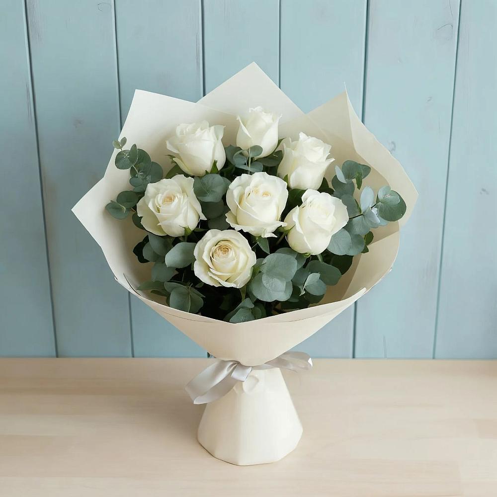 Букет Белые розы в Эвкалипте в Корпуса