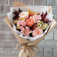 Букет цветов из:  Гвоздики, Хризантемы и Розы в Корпуса