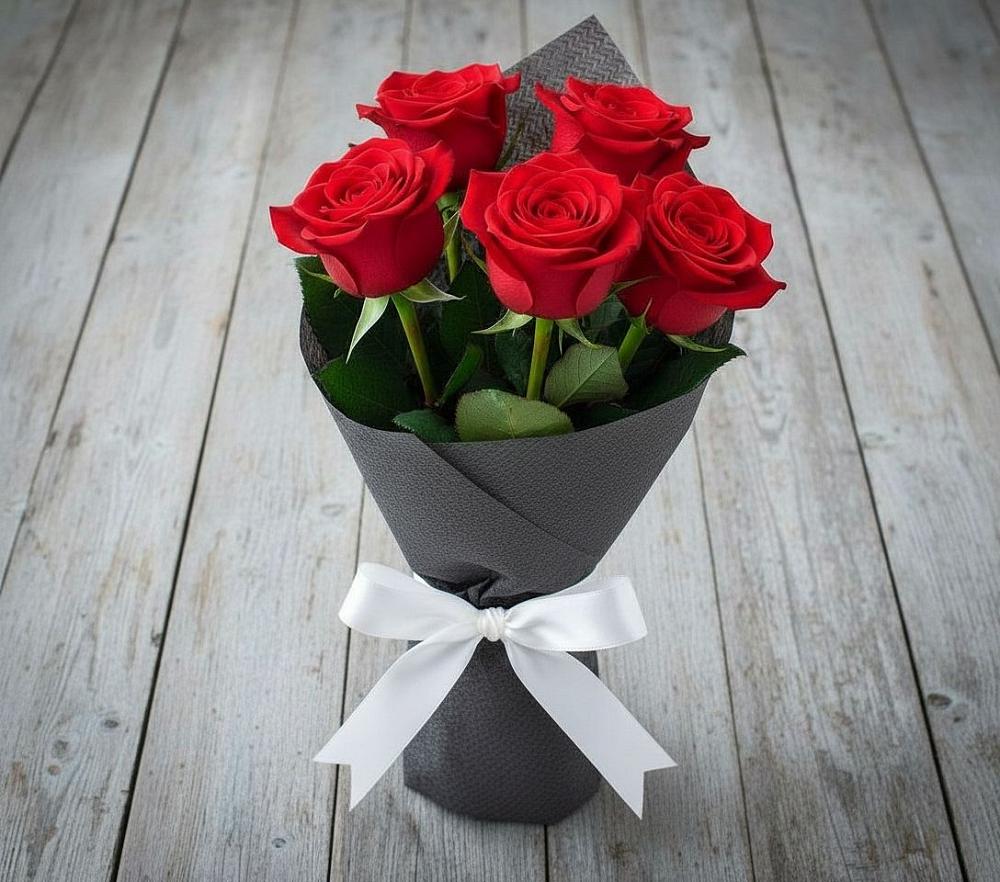 Букет 5 Красных роз Эдлесс Лав в Корпуса