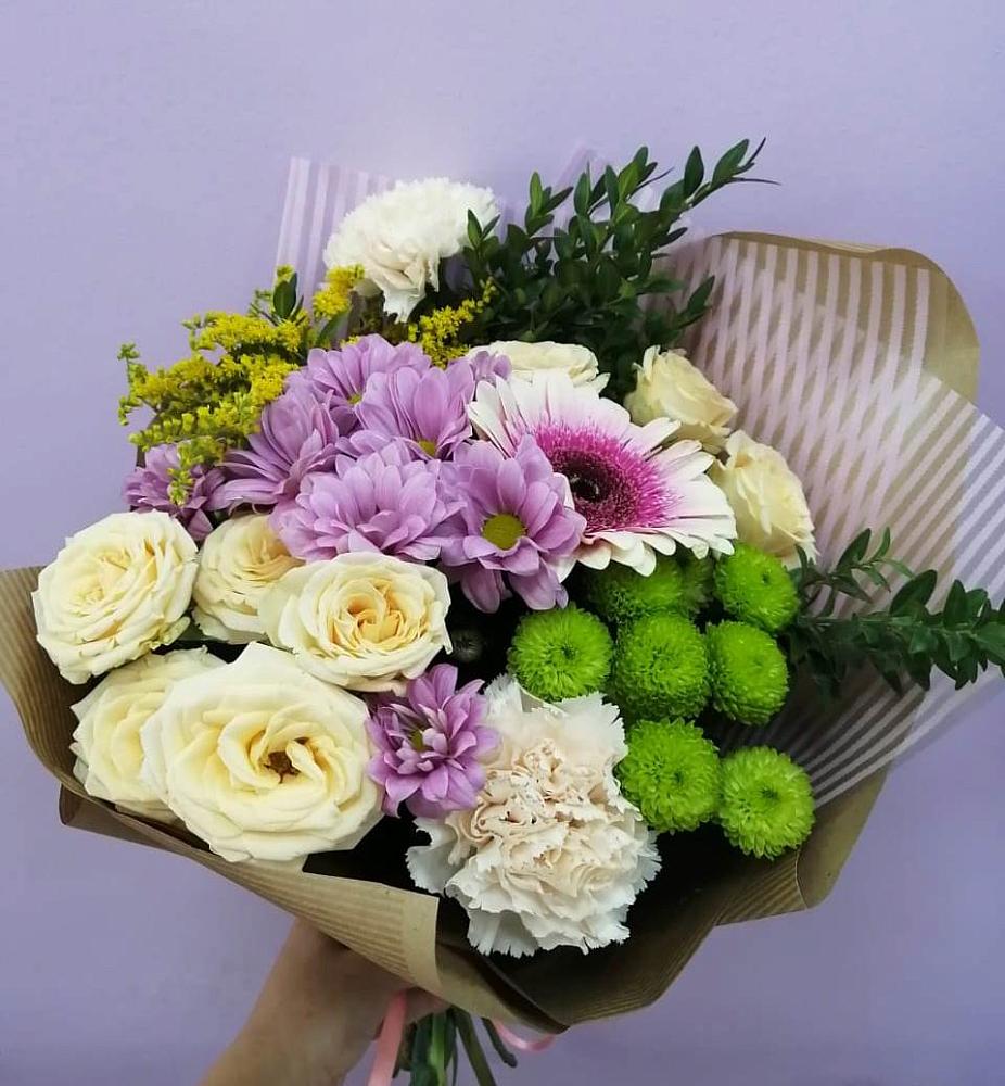 Букет цветов из: Хризантемы, Розы, Гвоздики и Герберы в Корпуса