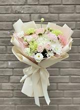 Букет цветов из:  Гвоздики, Розы, Лизиантусы и Хризантемы #REPLACE_PRED# Корпуса