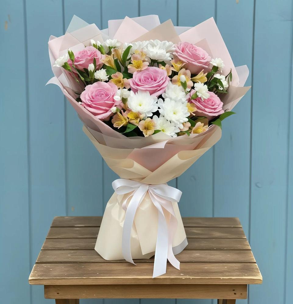 Букет цветов из: Гвоздики, Орхидеи и Розы в Корпуса