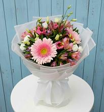 Букет цветов из:  Герберы, Альстромерии и Лизиантусы в Корпуса