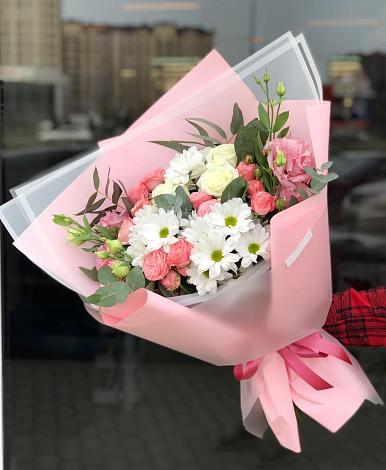 Букет цветов из: Розы, Лизиантусы и Хризантемы в Корпуса