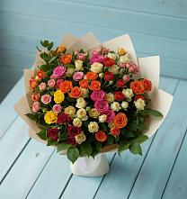 Букет Микс из разноцветных кустовых роз в Корпуса